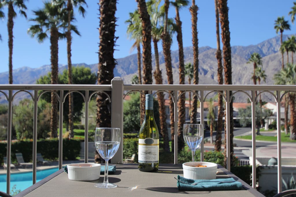 Enjoy a relaxing meal on the sunny balcony!