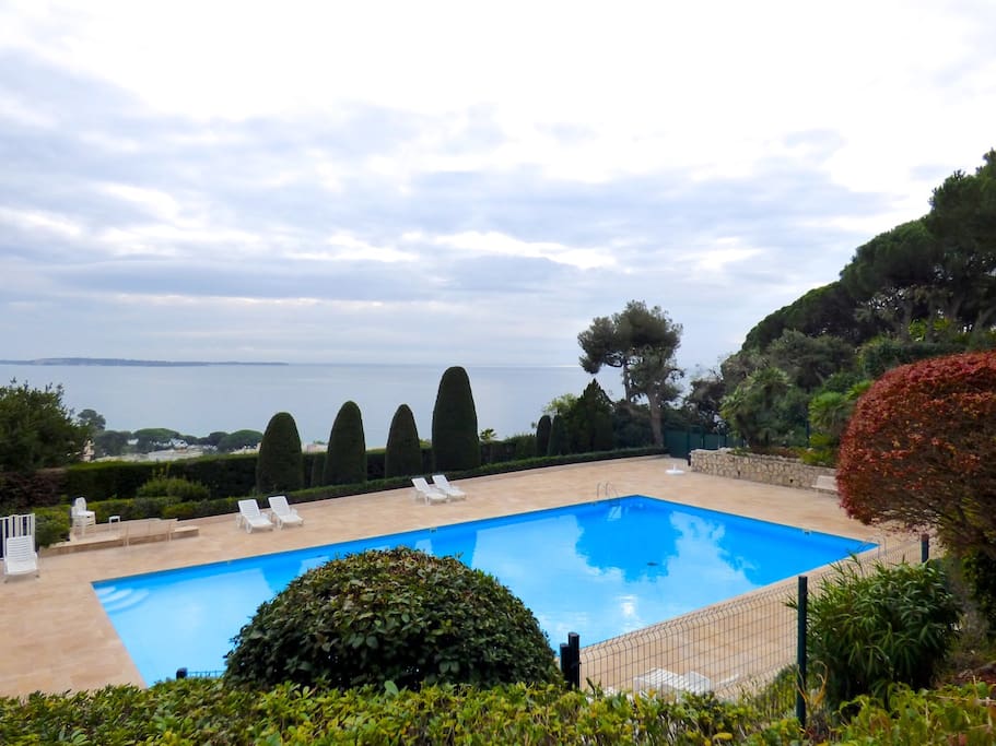 Piscine privée de la résidence