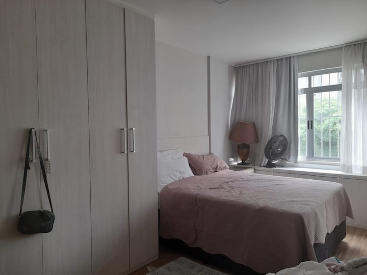 جناح بسرير بحجم كبير