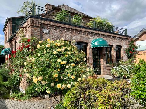 Unwind in the Rose Cottage in Rees