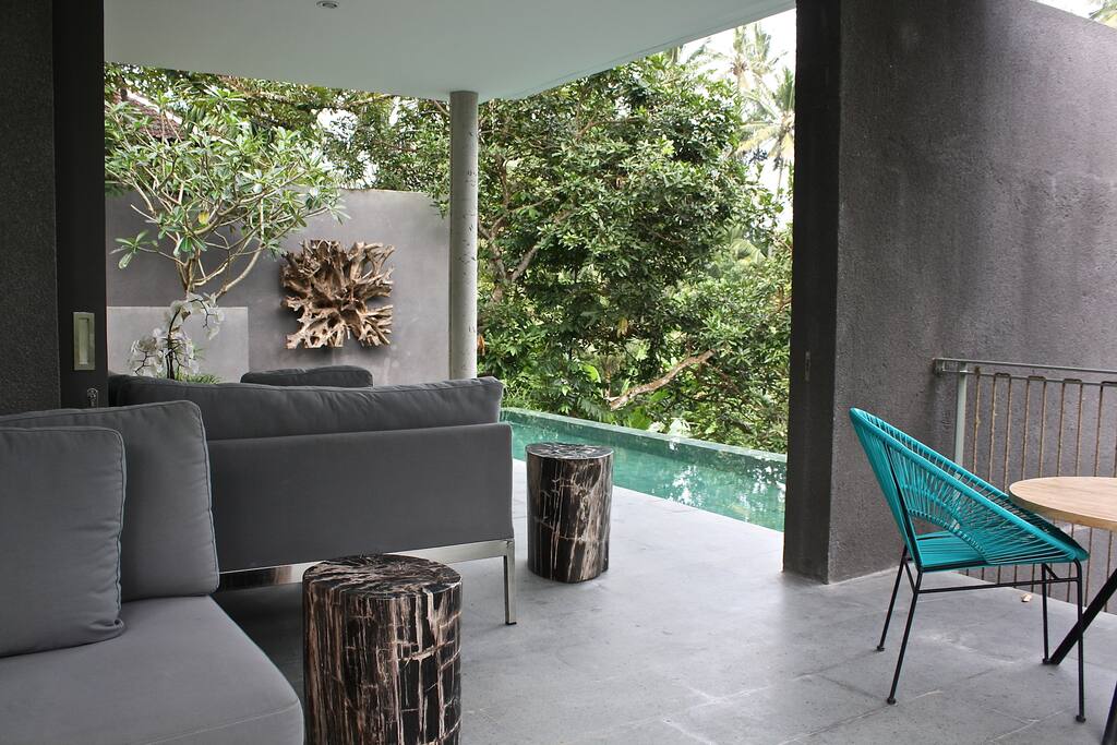 Lounge between two pools