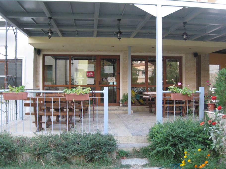 On Site Cafe/Restaraunt
Кафе/Ресторан на территории