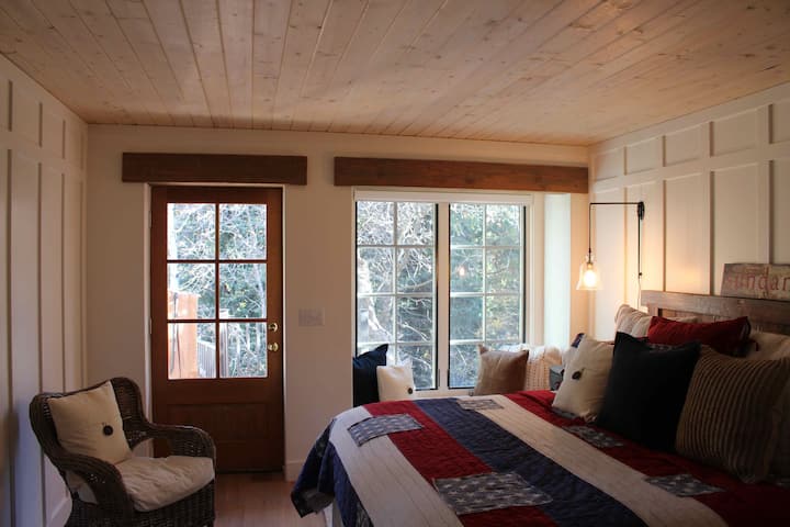 KREVAT DOPIO "BUNKHOUSE KING", 4 BINJAKË NË LOFTIN LART DHE 1 BANJË ME DUSH