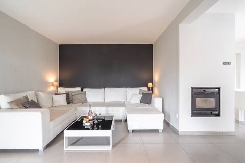 Modern villa with private heated pool