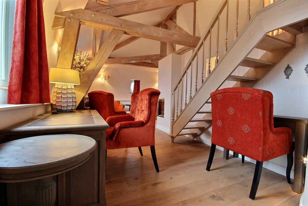 Desks with red comfortable armchairs