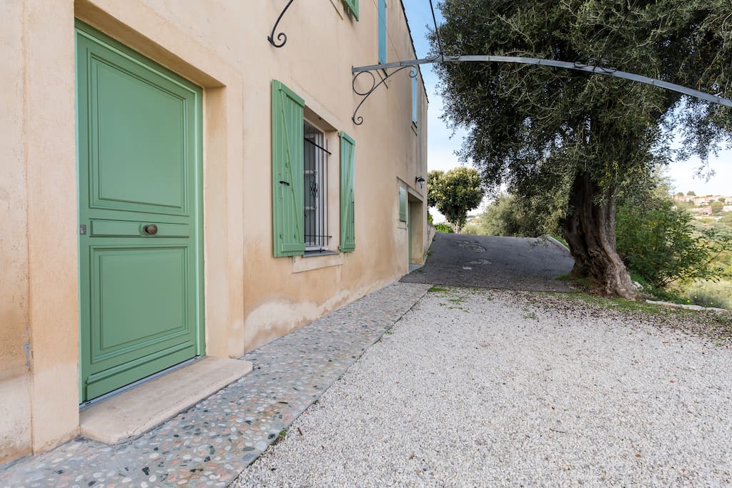 Your independant entrance giving directly on your terrace