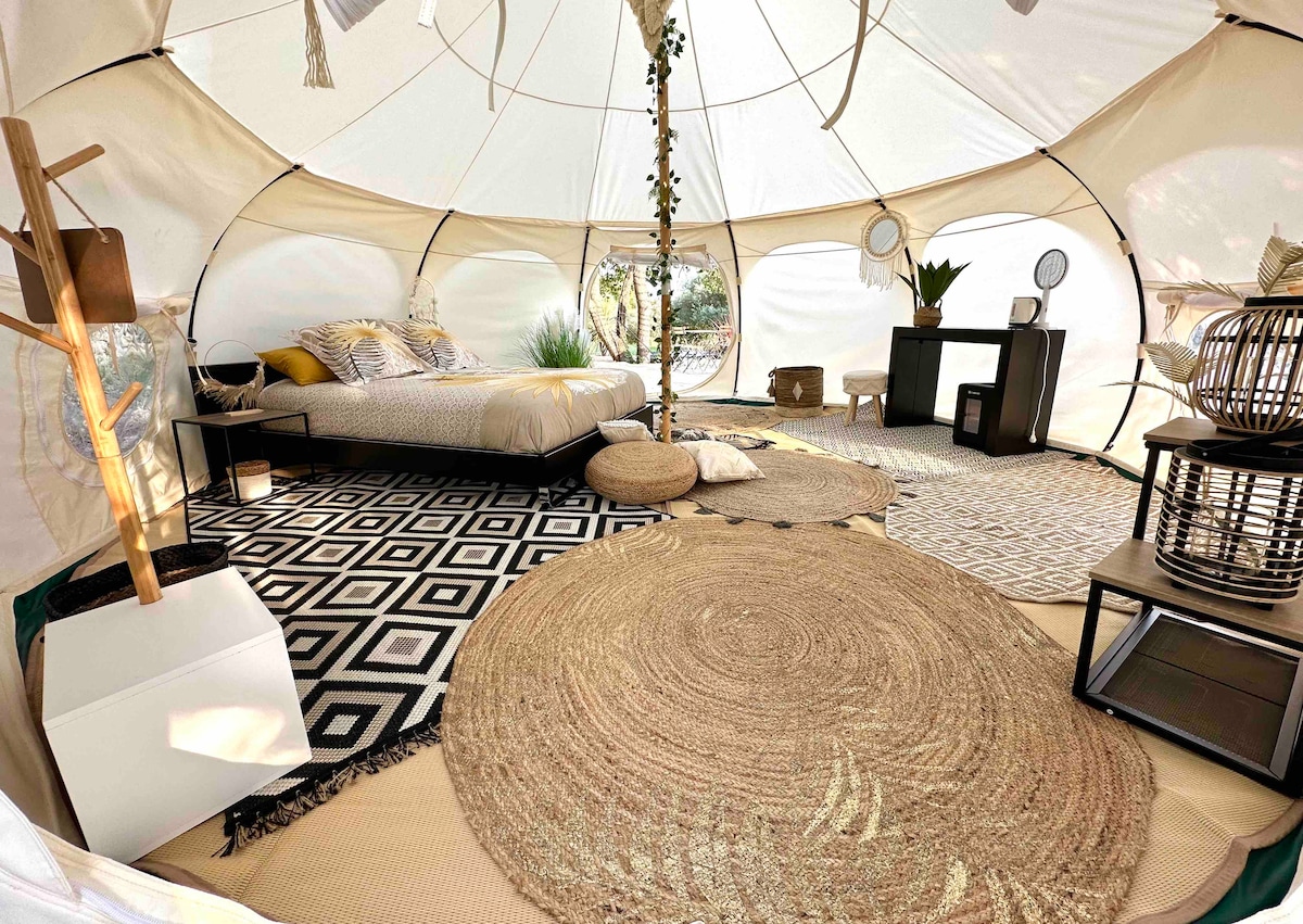 Top performing Airbnb: Unusual accommodation with panoramic views in Aubagne