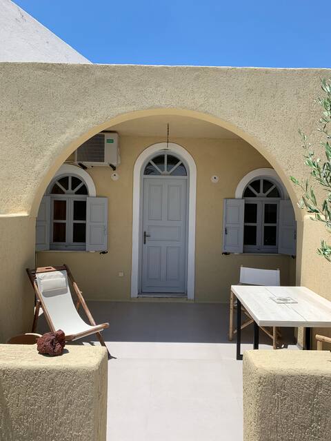 1 beach studio seconds from the sea