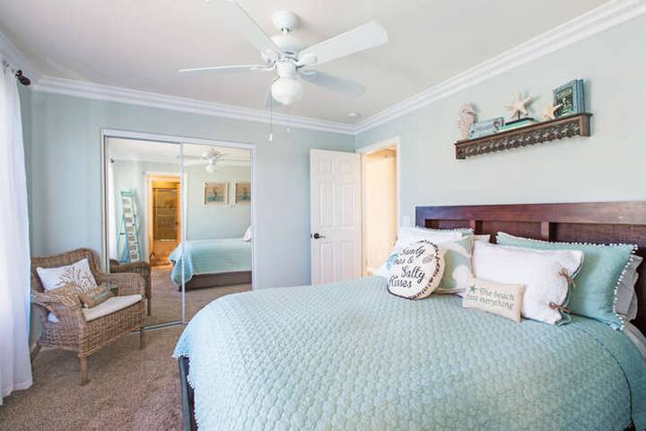 Pacific Beach Dream House! gallery image 3