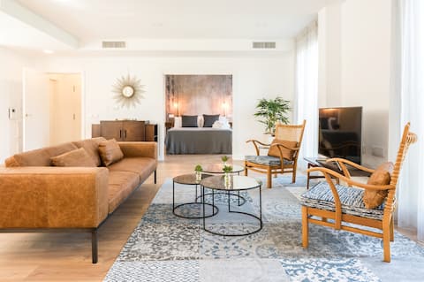 Top Airbnb: Plaza España Skyline Suite. in Moncloa Aravaca
