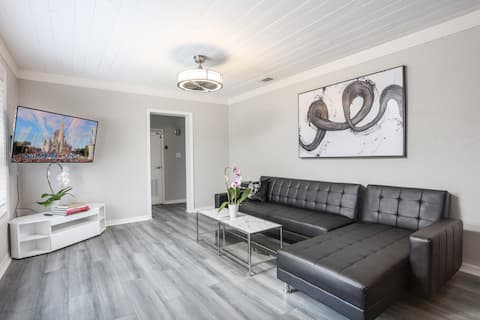 King Bed | Grill | Pets | Central Location!