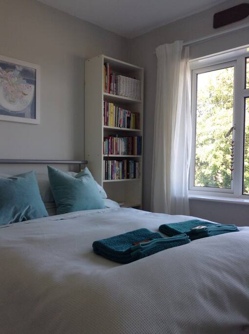 Lovely light room with a gorgeous garden view.