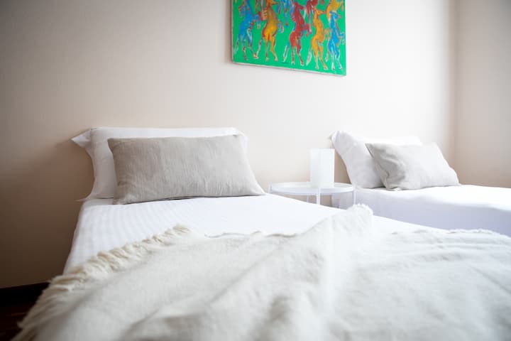 Спална соба (два единечни кревета)