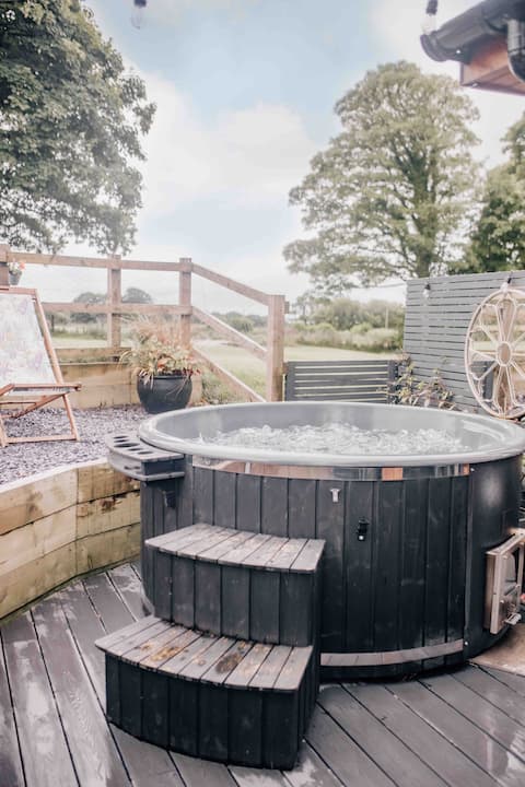 Relaxing hot tub escape at Beacon Fell
