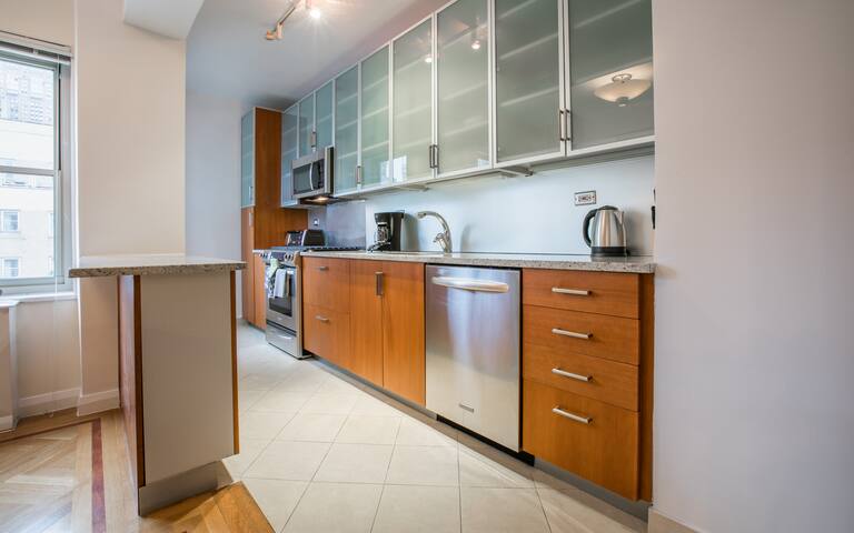 Amazing 3 Bed on Park Avenue w/ W/D and Gym #6114 gallery image 2