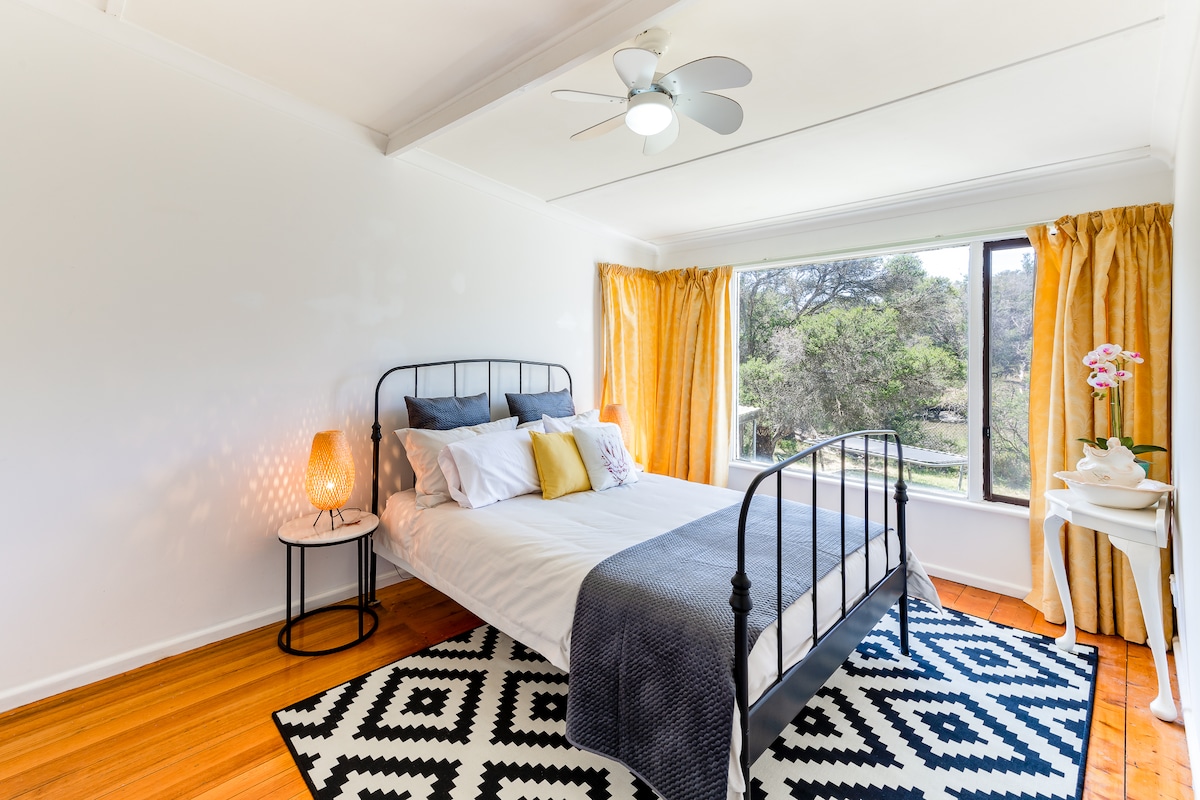 Главна спалня с двойно легло