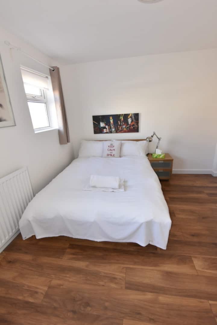 Private Bathroom + Fab Location! - Greenwich