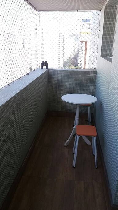 Sacada com vista para o calçadão