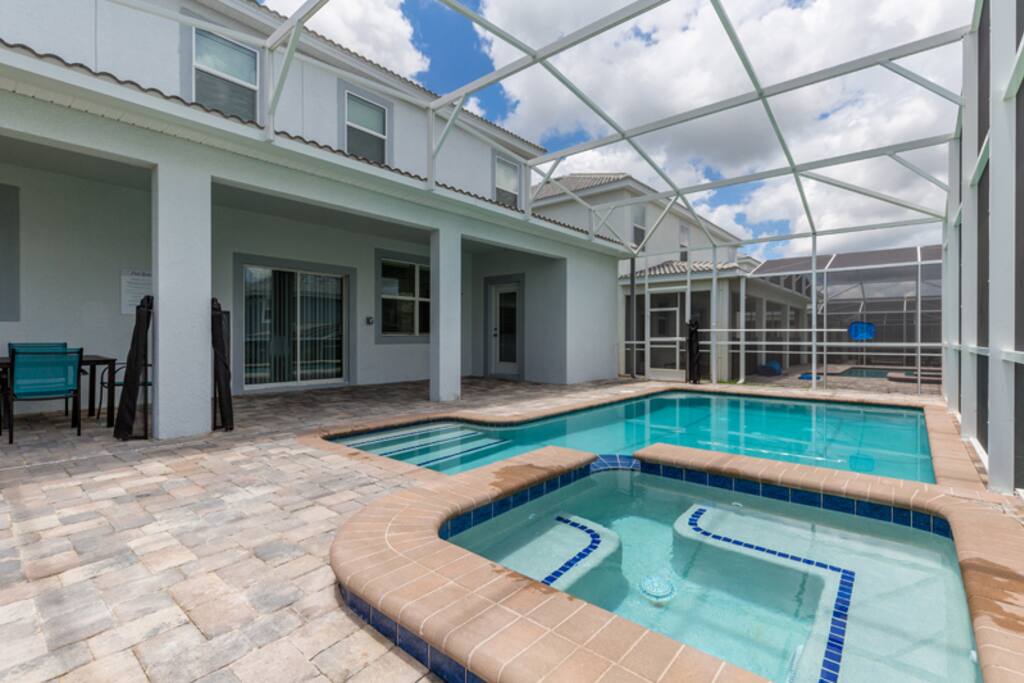 Your own private pool with spillover spa