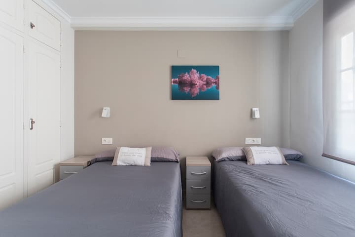 El dormitorio de 2 camas (1.05 x 1,90 m).