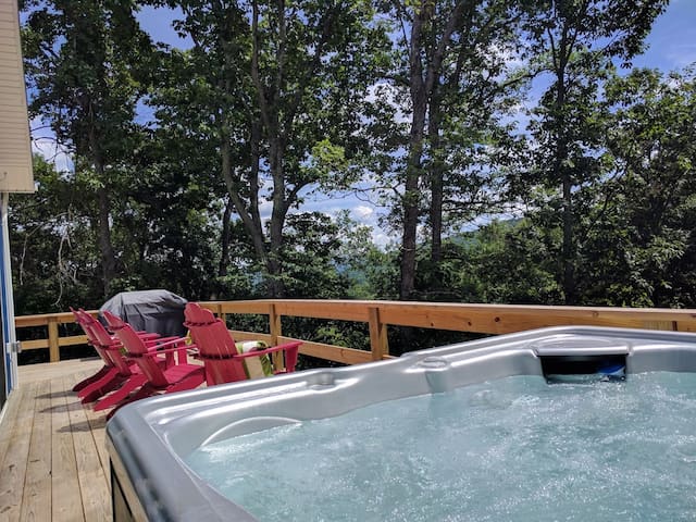 Lost River Bunkhouse Barn, dog-friendly + hot tub