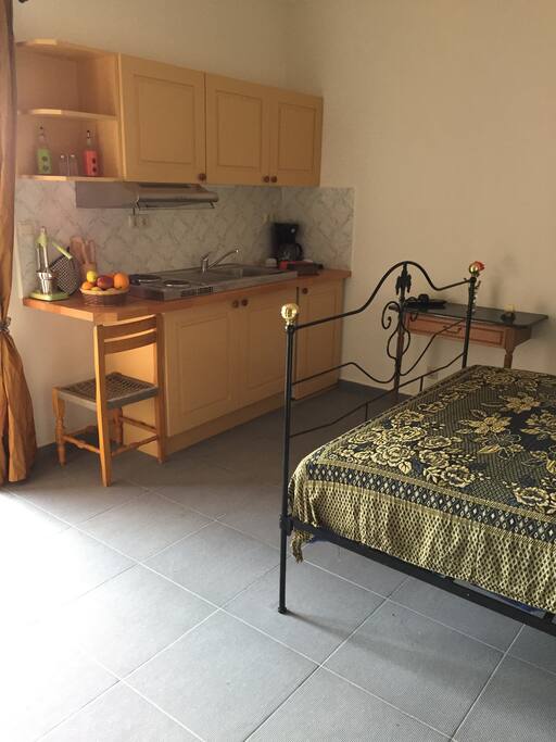 chambre avec cuisine