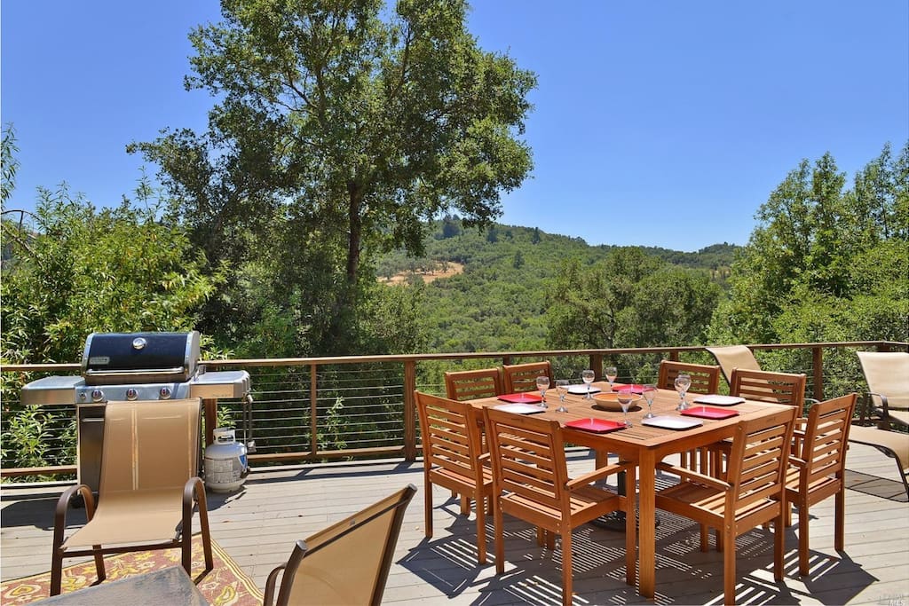 Deck with views and gas barbecue - perfect for entertaining