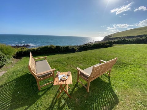 Beautiful clifftop chalet above Portwrinkle Beach