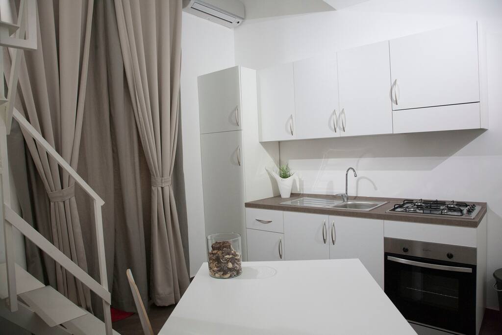 cucina attrezzata con tutto ciò che è necessario per la preparazione di ottime pietanze