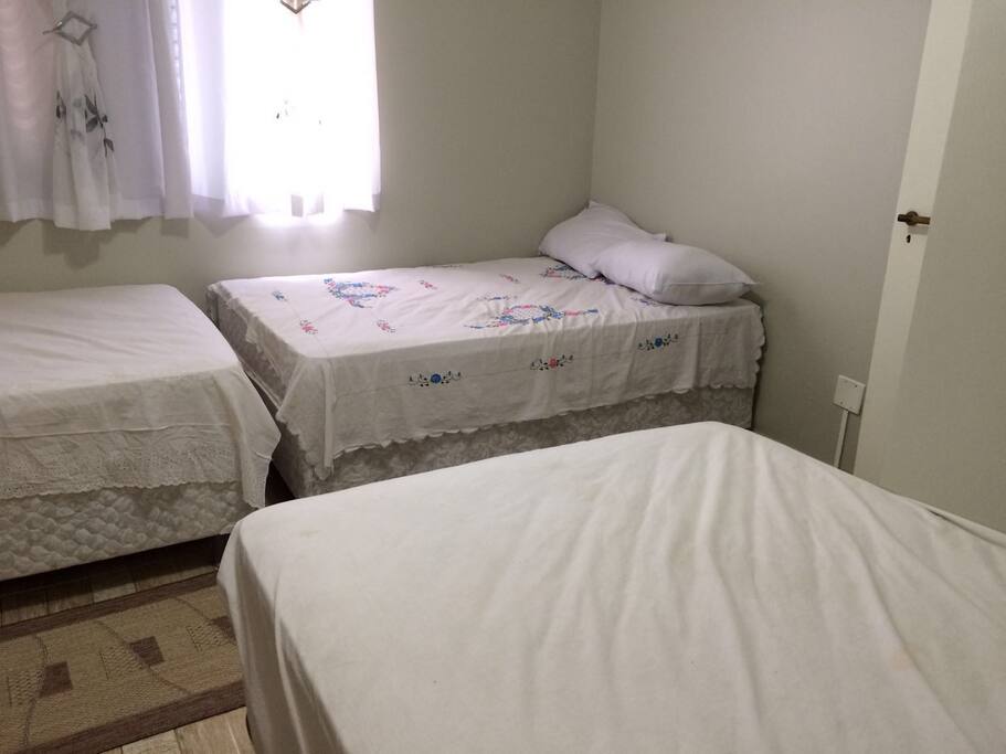 Quarto 1 - 3 camas Queen