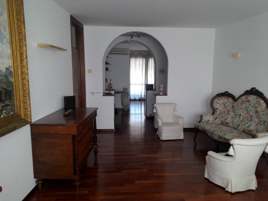 Private studio (available in after hours)