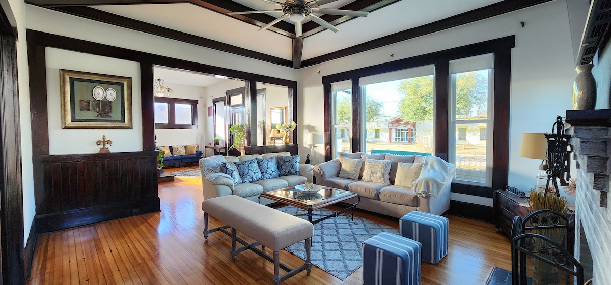 Popular Airbnb listing: Casa 1908 •mini Mansion close Downtown high rated! in Midtown