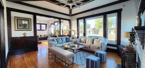 Popular Airbnb listing: Casa 1908 •6bed-3bath close Downtown Hot tub in San Antonio