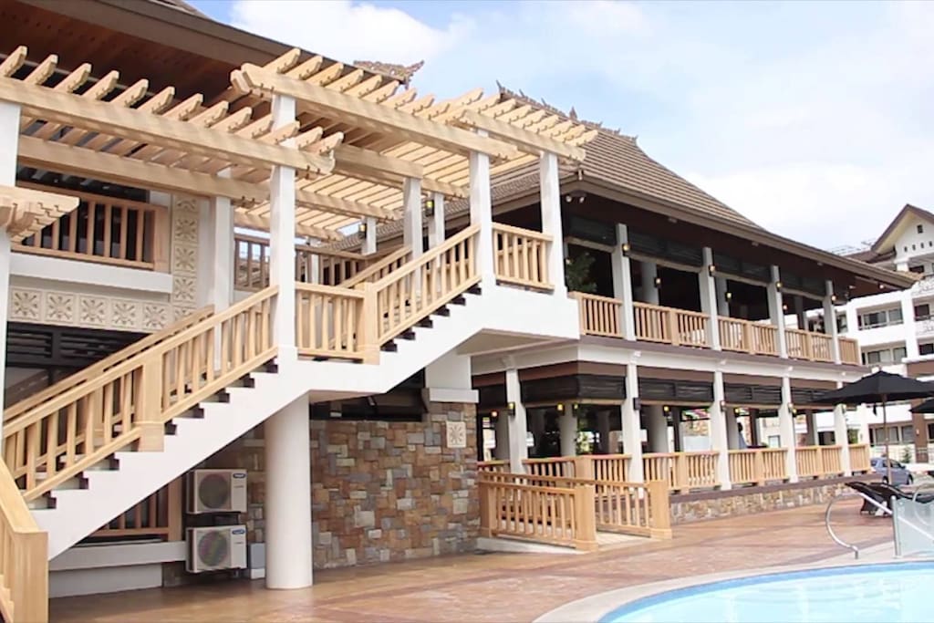 COUNTRY CLUB