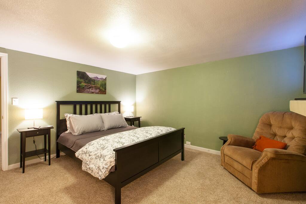 Bedroom 1 includes queen-size bed, easy chair, fireplace, and TV