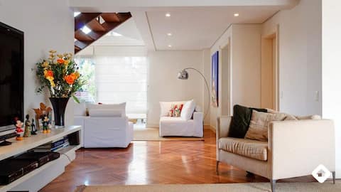 Wide Triplex with Jacuzzi