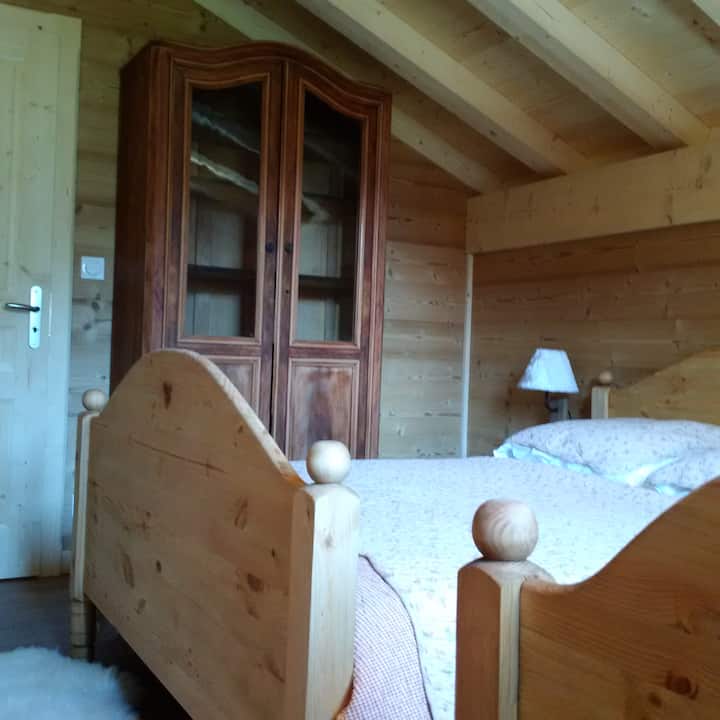 Dormitorio cama 140 + cama 90 - vista a la montaña