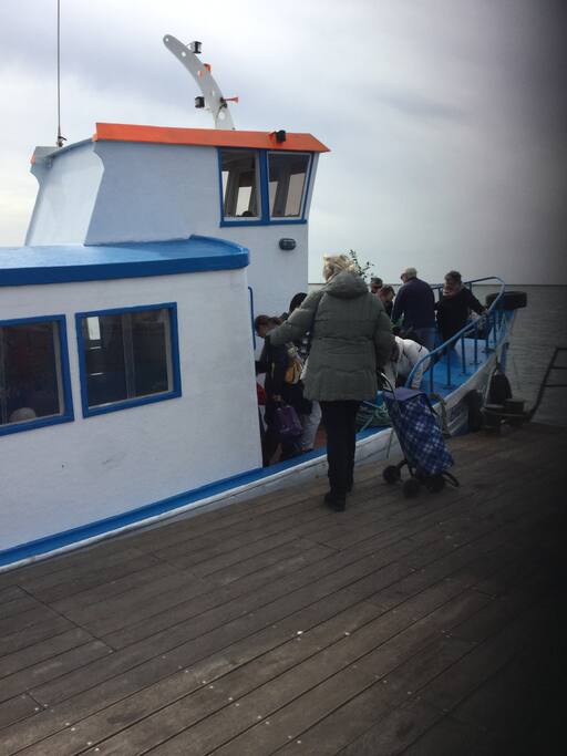 Le ferry qui vous emmène à Armona