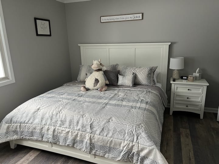 Plush linens on the king bed.