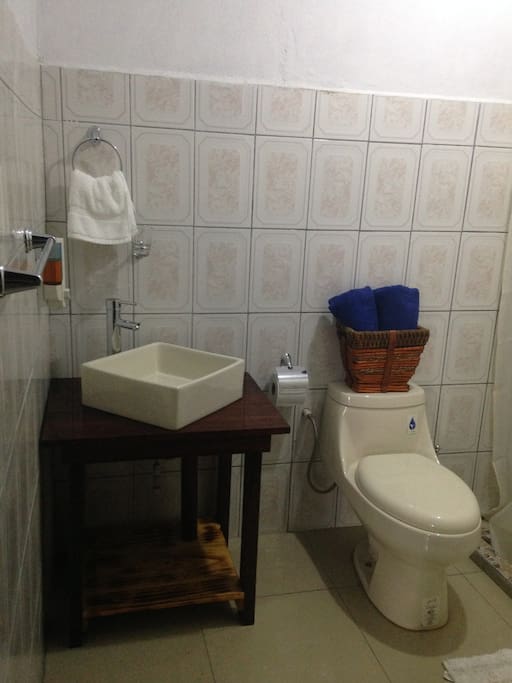 Baño de la cabaña 2