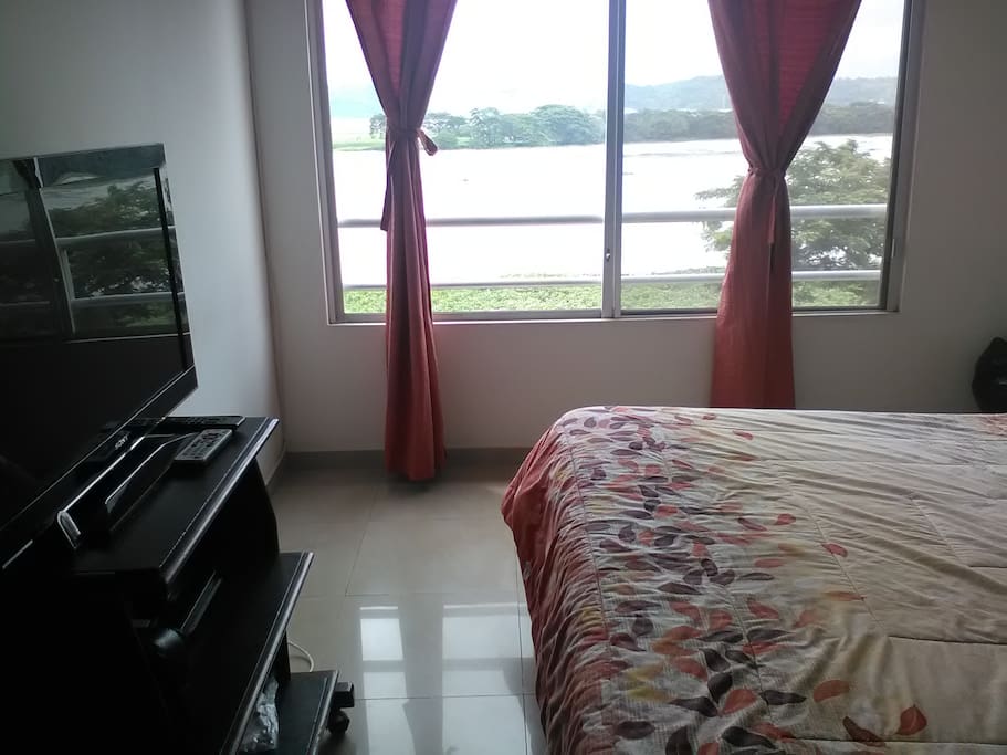 Cuarto con vista principal, con todas las comodidades, walking closet, baño temperado, aire acondicionado, todo muy limpio