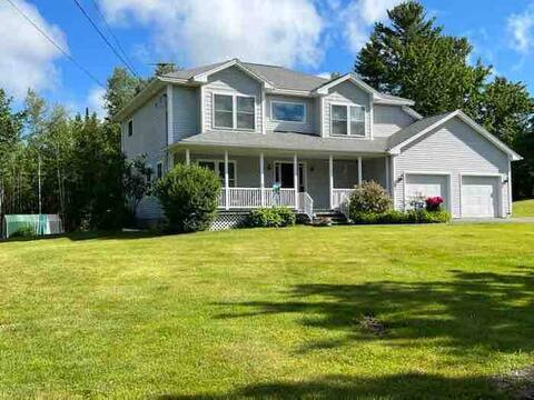 Just out of Bangor! Close to Airport and Acadia