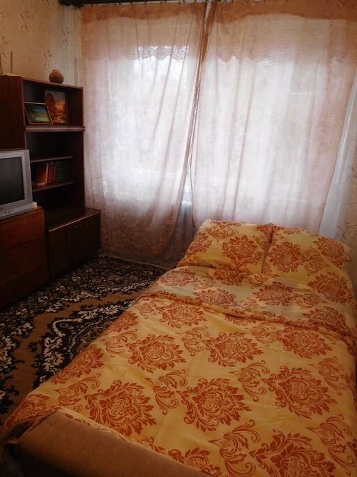 спальное место на диване