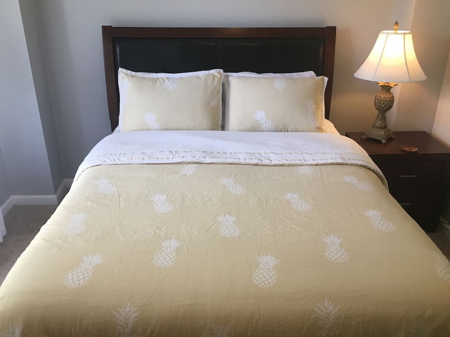 Queen size memory foam bed with memory foam pillows