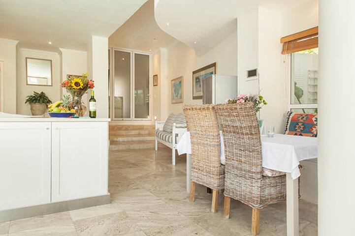Llandudno Beachway Apartment, steps from the beach gallery image 4