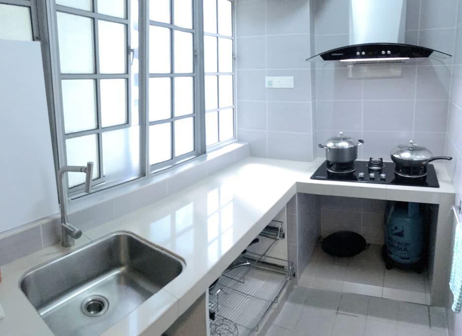 A well equipped wet kitchen.