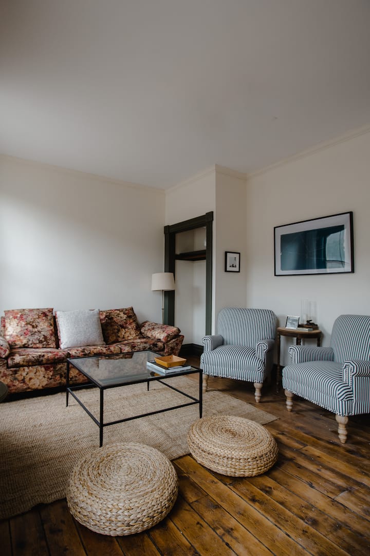 Dettagli del soggiorno: la biancheria da letto aggiuntiva per il divano letto è conservata nell'armadio