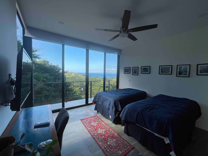 楼上次卧室的阳台景观。 