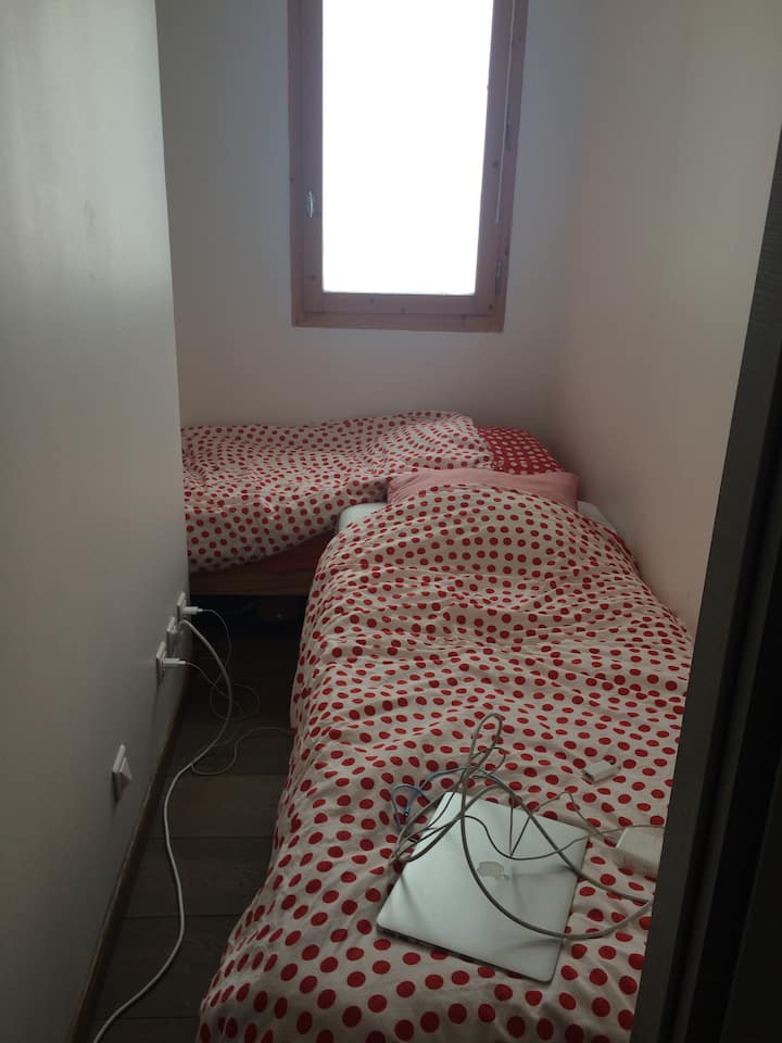 ห้องนอนเตียงคู่