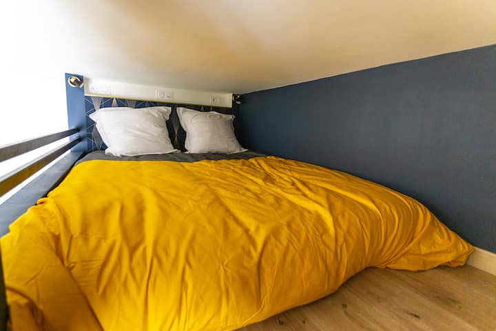 Matelas 140x190cm en Mezzanine  /  Mattress 140x190cm on Mezzanine